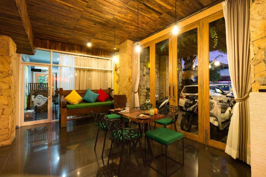 Hadi Poetra Hotel Kuta Lombok Buitenkant foto